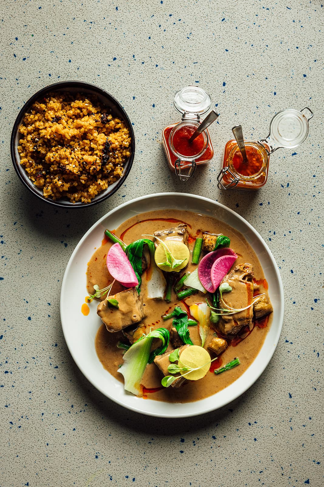 A lunch bowl in coconut sauce with garlic bulgur